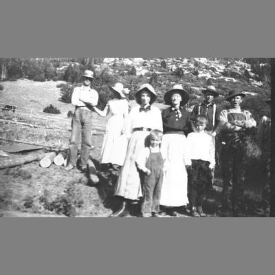 Pioneer family poses for group photo.