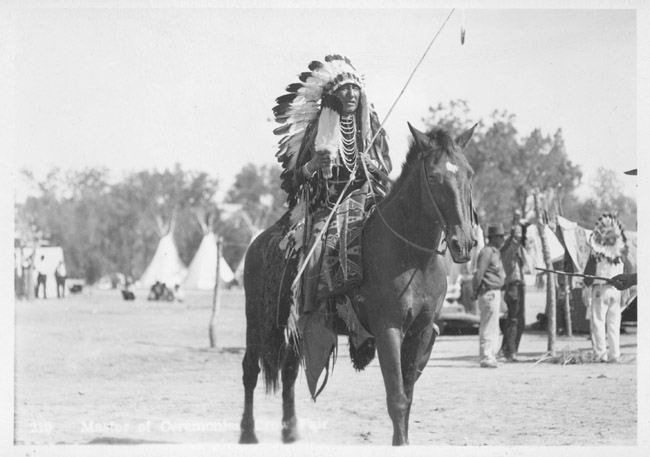 Crow Absorkee Apsaalooka, Indian Peoples Digital Image Database Object 