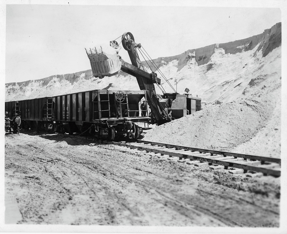 Loading railroad cars