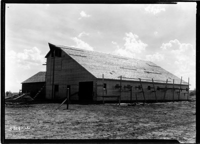 Cloverleaf Farm - Barn