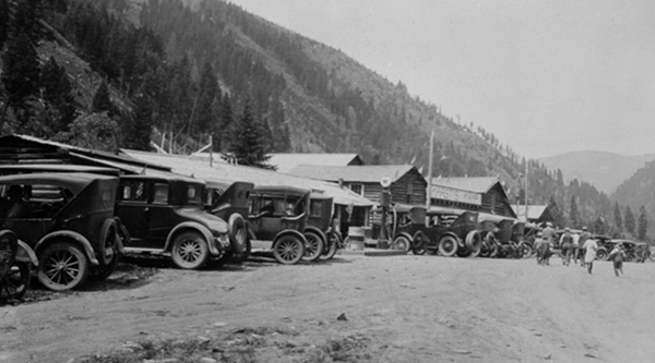 Karst Kamp and Stage Stop, Gallatin Canyon, Montanaa
