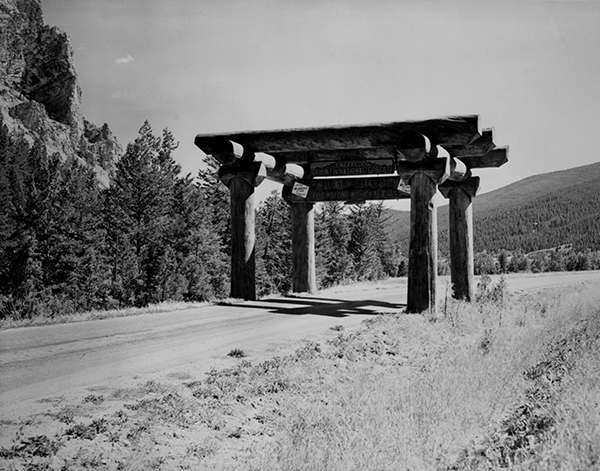 Milwaukee Railroad Arch Gateway To Yellowstone National Park, Gallatin Gateway, Montana