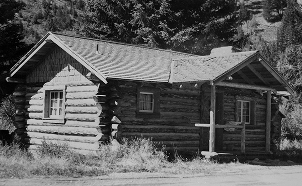 Postcard of Log Cabin at Karst Kamp and Stage Stop, Gallatin Canyon, Montana