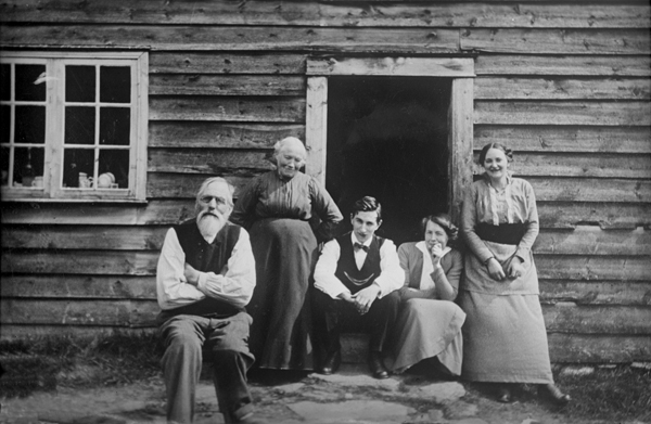 Group Portrait of a Family in Front of Cabin, Lennep, Montana