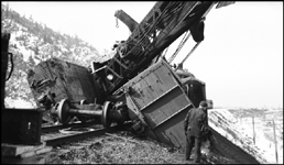 NP wrecker 47, overturned just east of Missoula. Wrecker  47 had been called to pick up a derailed gondola just east of Missoula, but insufficient blocking of wrecker 47 caused it to tip over onto the gondola. A small wrecker from the Missoula car shop assisted wrecker 27 in picking up wrecker 47. Wreckers 45 and 47, new 250-ton 