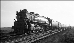 Union Pacific train 6 enters Council Bluffs IA, with engine 812. Signal bridge in back.