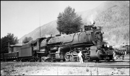 NP 4018, Class Z-3 being serviced by the engineer at Lester, Washington.