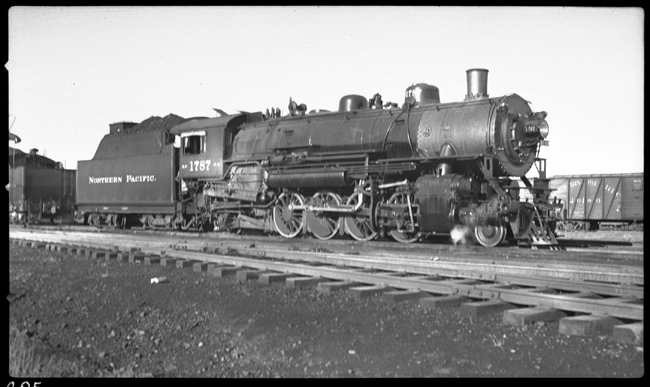 NP 1787, Class W-3 under steam at Dilworth, MN