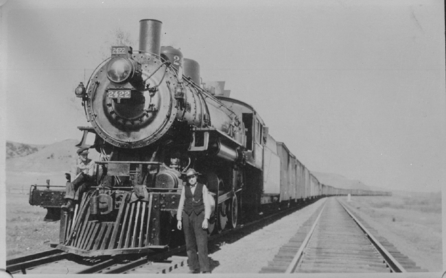 NP 2422, Class T on freight train waiting while crew poses for photograph
