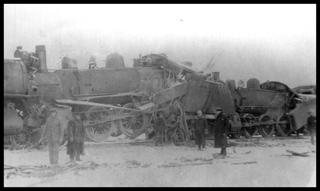 Head-on collision of two NP passenger trains at Knowlton, ND which is today called Boyle, ND.  Collision involved 3 Class P-2 locomotives, Nos. 240,241, and 249. 