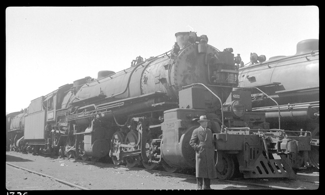 NP 4020, Class Z-3 at Livingston, with on-looker posing for camera in front of locomotive.