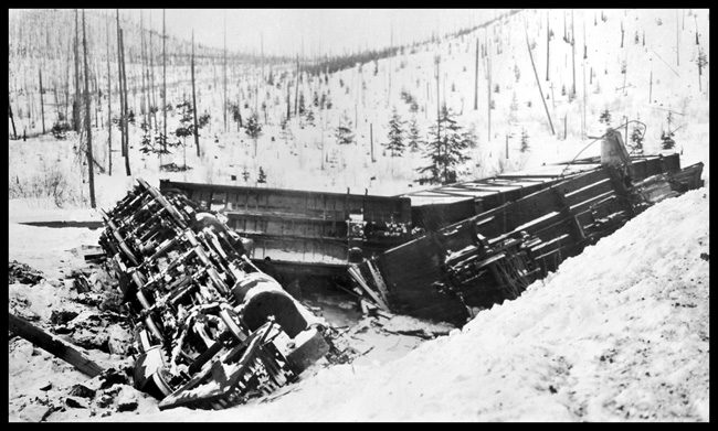 NP 3015 wreck  cy  JR Smith class Z  2-6-6-2, the last of NP's first class of articulated locomotives, a copy of the GN class L-1  