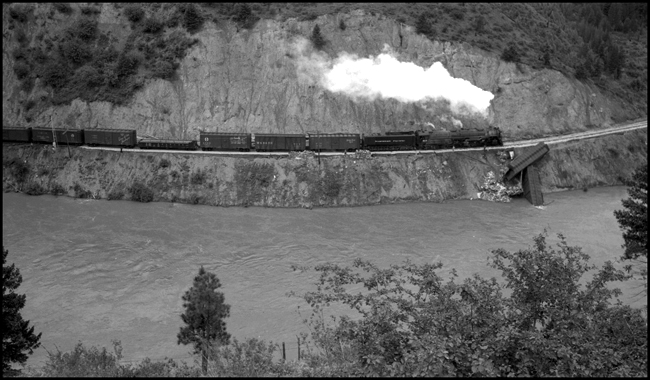 NP 5141, Class Z-8, with train X5141W has just passed the scene of the derailment involving NP 5140 and the X5140W. 