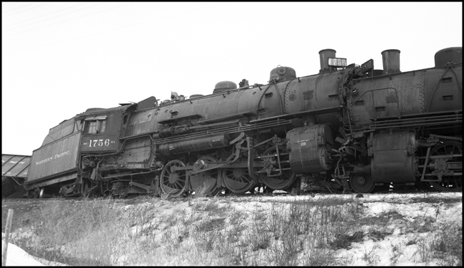 Head-on collision between NP X1756E and X1837W, Harmon, ND. Crew of X1756E failed to observe meet; fireman Rogers killed.