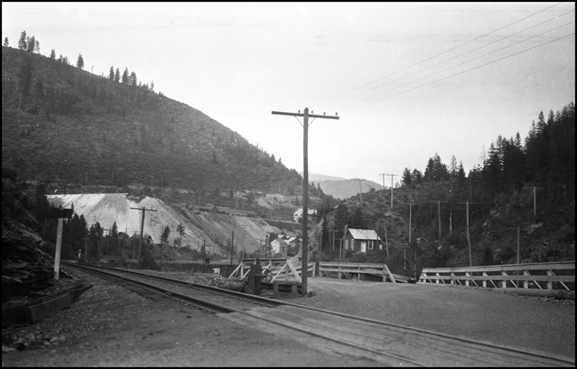 NP track, grade crossing, Morning, ID.