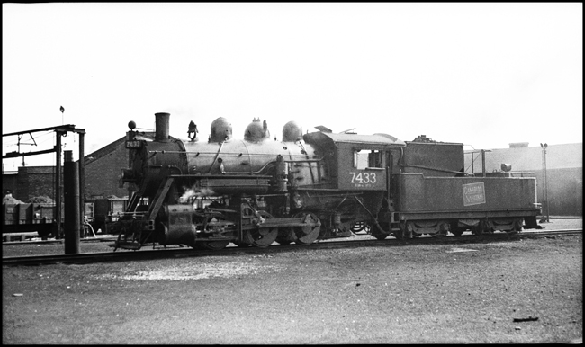 CN 7433, 0-6-0 locomotive at Niagara Falls, Ontario