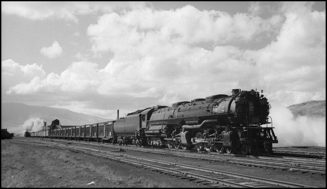 NP X5106E with NP 5106, Class Z-6 in Livingston Yard