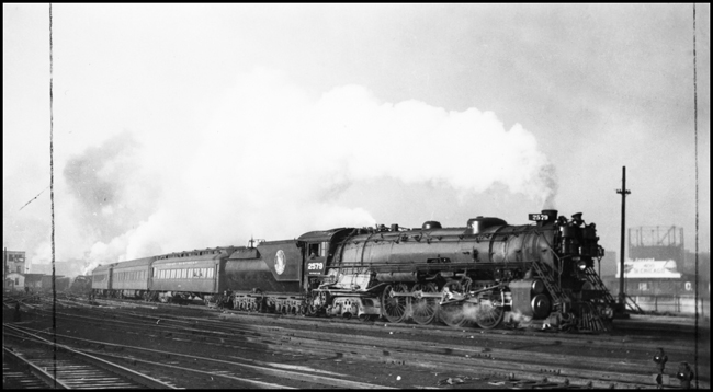 GN passenger train #1/1 with GN 2579 in St Paul, MN.