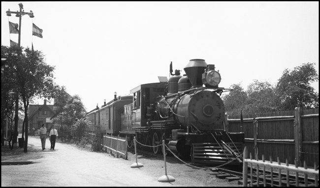 Colorado & Southern 9, 2-6-0, on Chicago RR Fair train, Chicago.