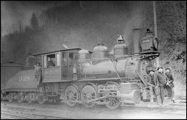 NP 938, a 0-6-0 6-Coupled SW Class L-2, the former NP 103, with crew.