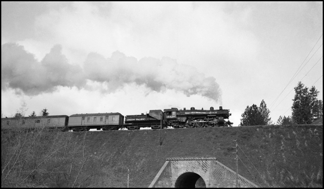 UP 3226 leads Train No. 67 on elevated grade near Chester, WA.