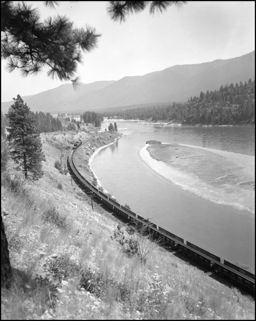 NP 5144,  4-6-6-4 Challenger Z-8 pulling railcars west near Cabinet, ID.
