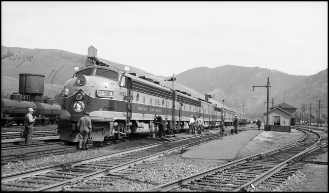 GN 362A, passenger extra, with flags, serviced at Missoula, MT (GN 3-27)