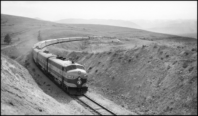 GN 362A, passenger extra, with flags, near Nagos, MT (GN 3-27)