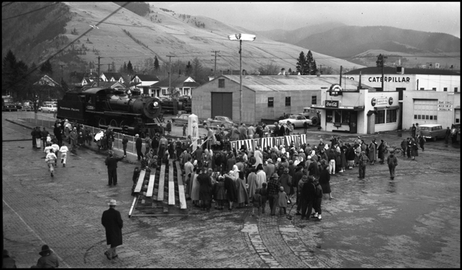 Crowd gathering for dedication of NP 1356 4-6-0 Class S-4 display in Missoula, MT