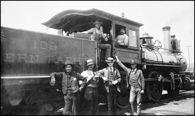 NP 108, 2-4-0 locomotive and crew