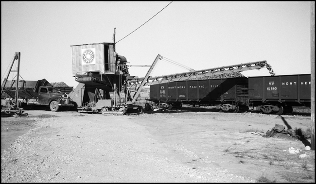 NP hopper 51290 being loaded with sugar beets at a field near Corvallis, MT.