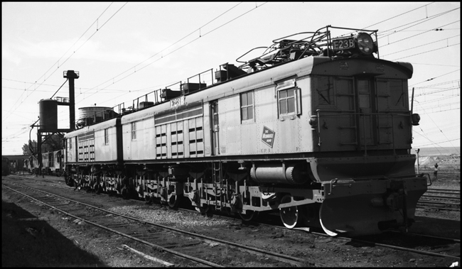MILW E23, electric locomotive at Othello, WA.