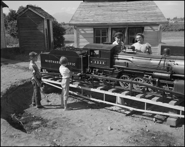 Replica of steam locomotive NP 2223 at Hamilton, MT.