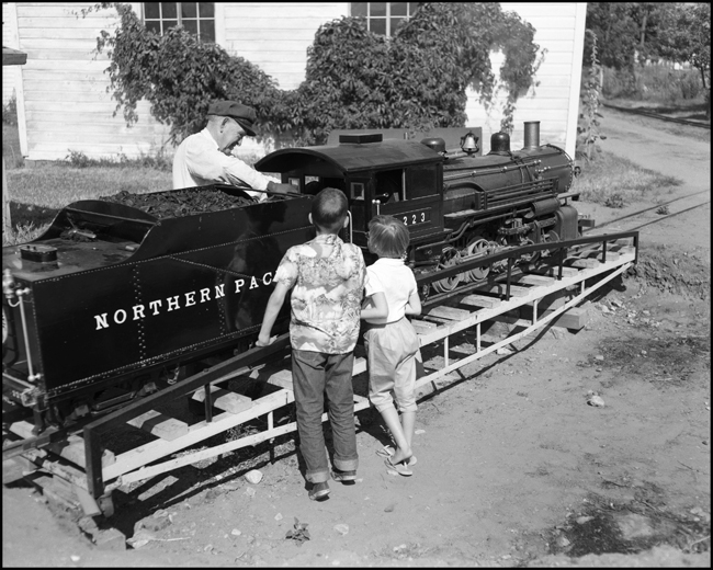 Replica of steam locomotive NP 2223 at Hamilton, MT.