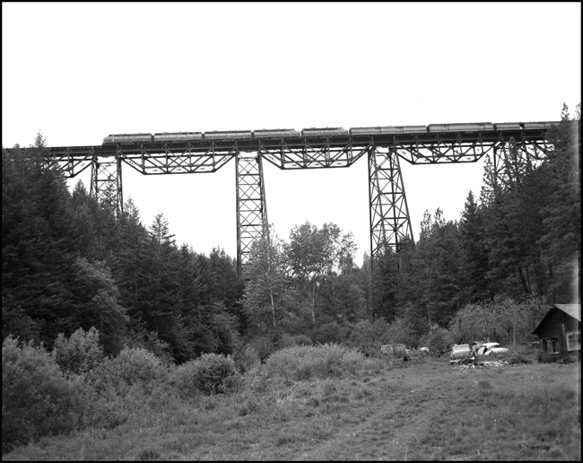GN No. 28, with 3 cab F Units and 2 B units, detours over NP's Marent trestle.