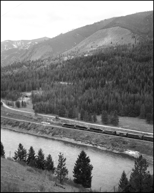 NP X2522E east of St Regis, MT.