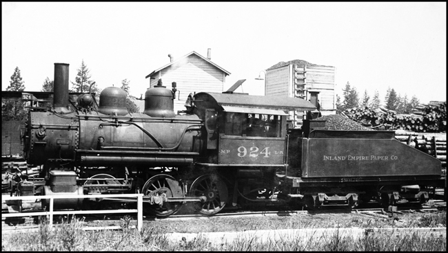 NP #924, Class L-5 locomotive at Millwood Way, serial #196.  Engine coupled to an Inland Empire Paper Company tender.