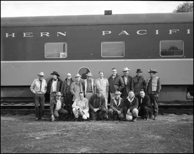 Passengers of NP stockmen's special at Hamilton, MT.