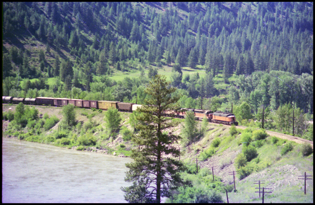 MILW X E72E with MILW E-72, 4005,2058 , 16 and 4008 near Soudan