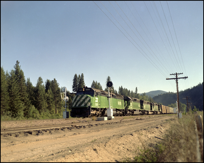 BN Extra near Superior, MT.  F-45 in the lead.