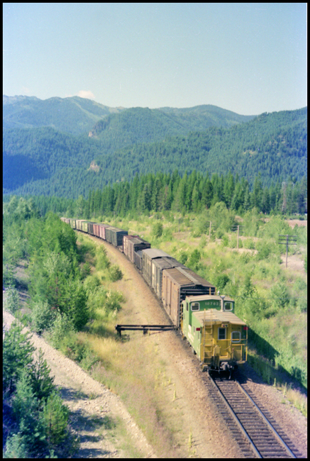 Rear of BN X6804W near Tuscor, MT