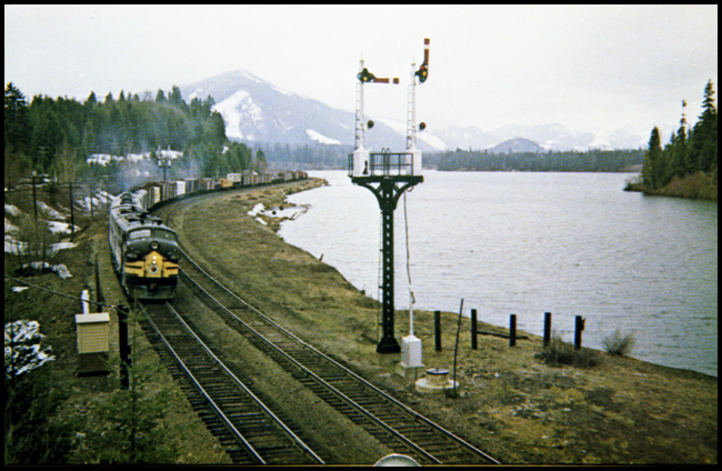 NP XE near Easton, WA.