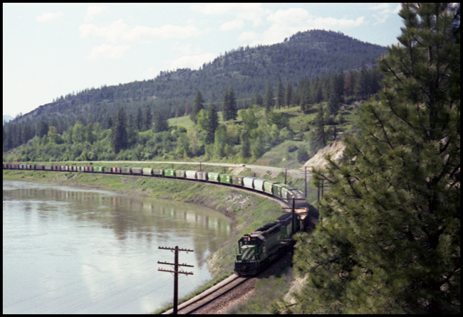 BN X CS 902 - BN 6819E with freight west of Plains, MT