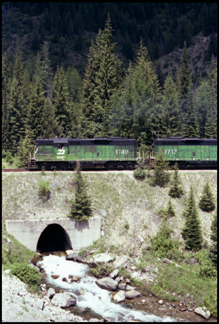 BN X1749-1717W crossing over concrete culvert at Borax, MT