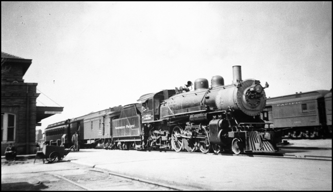 NP 256, a 4-6-0 10-Wheeler Class P on her last run.  Engineer 2212 Fischer, Fireman Haytin, Conductor W. Hann, Brakeman Harvey Johnson.