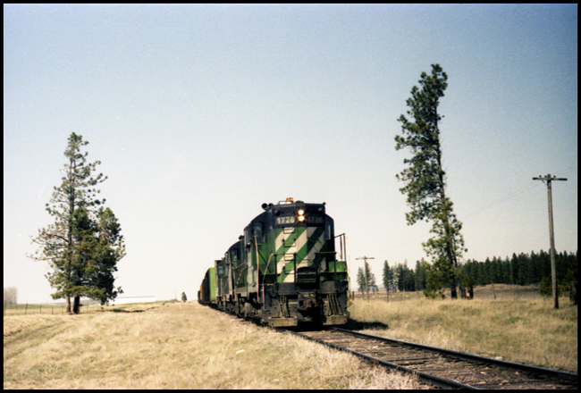 BN X1726-1711-1716E freight photographed at Pablo, MT