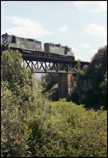 BN X1725-1737-1720E crossing over bridge east of Ravalli, MT.