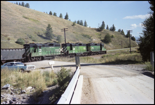 BN X1719-1712-1726E east of Ravalli, MT.