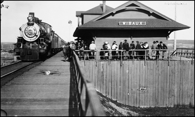 NP 2180, Class Q-4 with passenger train arriving at Wibaux depot.