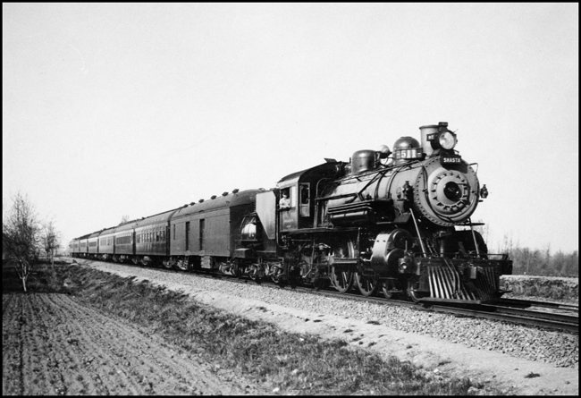OWRR&N 92, later renumbered to 3504 with Train Shasta Limited running between San Francisco and Seattle, a through train possibly south of Portland.  Photo possessed by Fred Jukes.